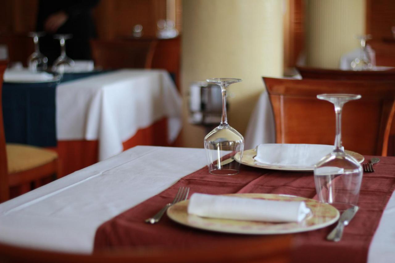Hotel Cosmopol Ларедо Экстерьер фото